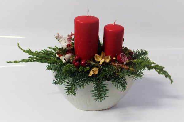 Adventsgesteck mit Kerzen rot